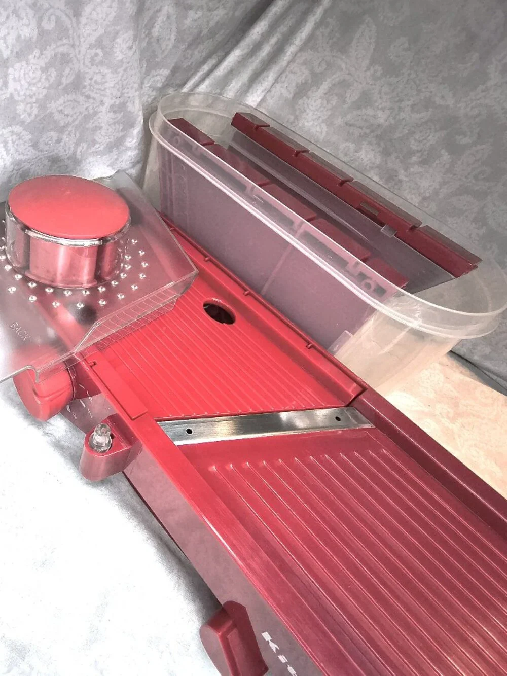 Red KitchenAid mandoline slicer - Dishwasher safe - Adjustable thickness